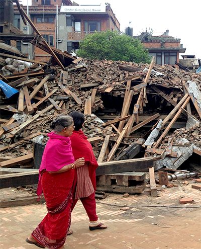 Vi skänker pengar till Nepal